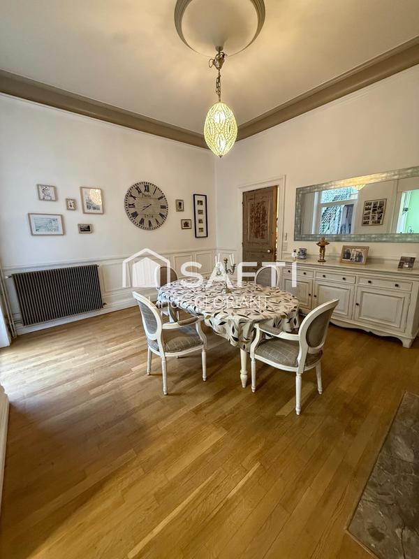 Maison de maîtres - 273 m² - 15 pièces