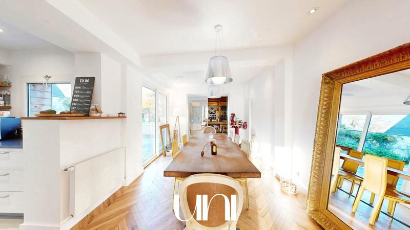 Maison de ville - 232 m² - 8 pièces