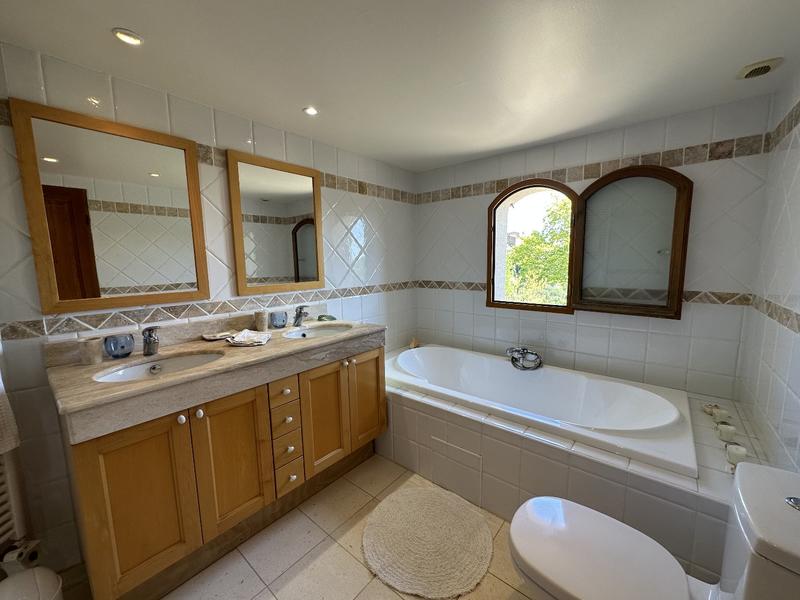 Maison contemporaine - 199 m² - 6 pièces