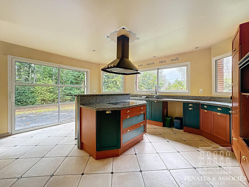 Maison - 241 m² - 8 pièces