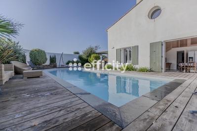 Maison - 170 m² - 9 pièces