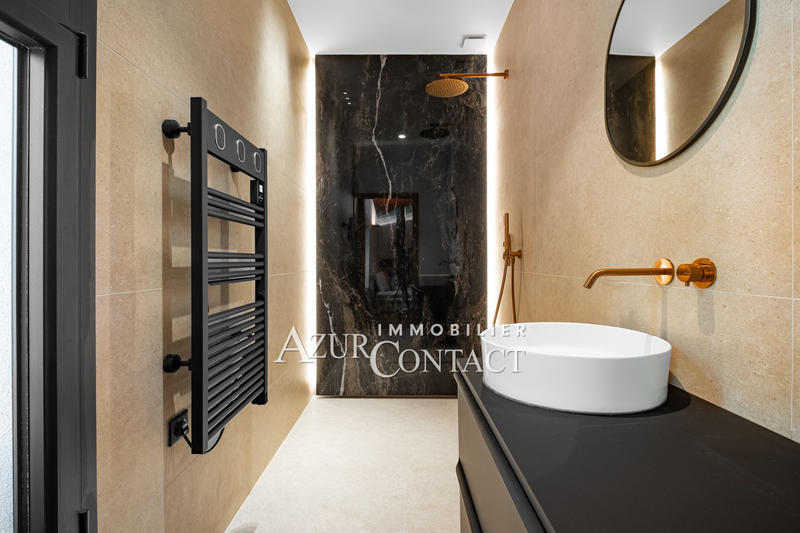 Villa - 245 m² - 6 pièces