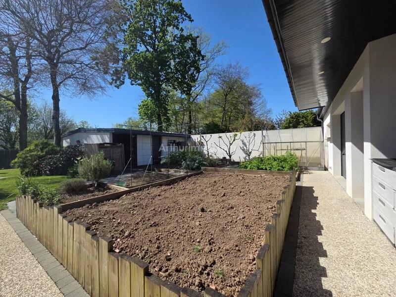 Maison - 237 m² - 7 pièces