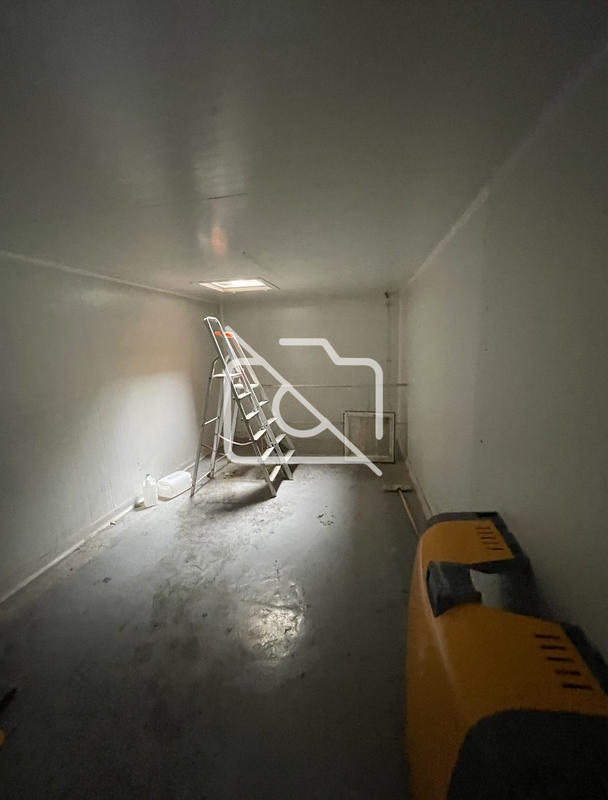 Entrepôt - 1 000 m²