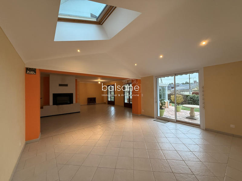 Maison - 250 m² - 8 pièces