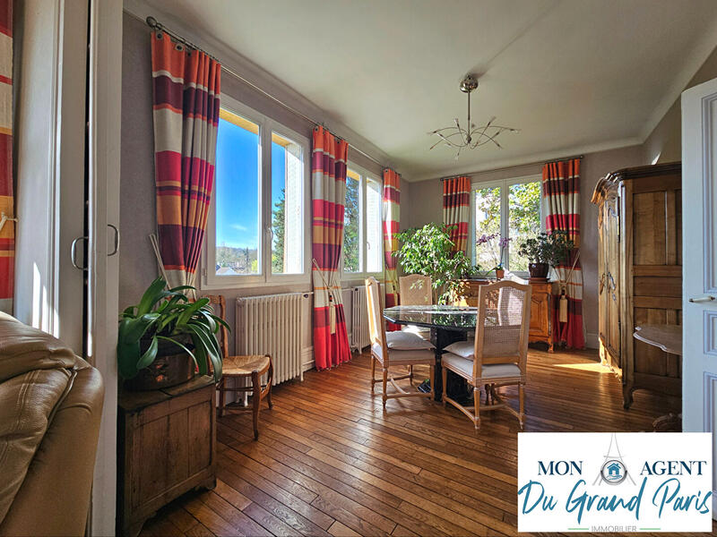 Maison - 233 m² - 10 pièces