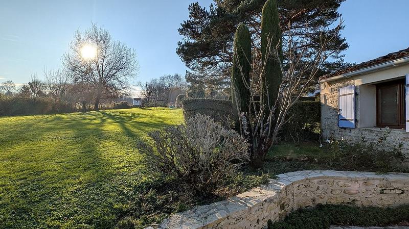 Propriété - 374 m² - 24 pièces