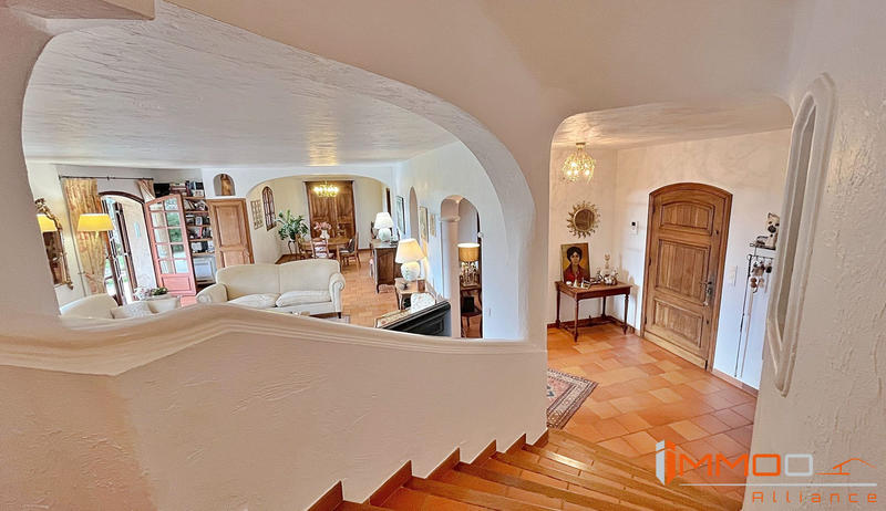 Villa - 215 m² - 9 pièces