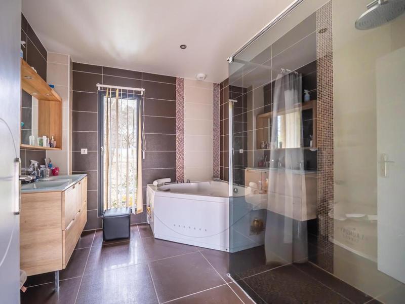 Maison - 206 m² - 7 pièces