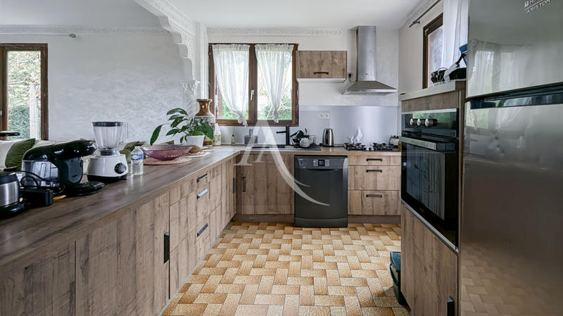 Maison - 163 m² - 9 pièces