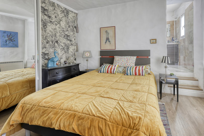 Propriété - 240 m² - 7 pièces