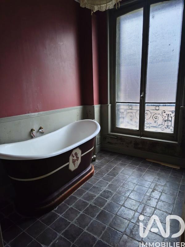 Maison - 335 m² - 10 pièces