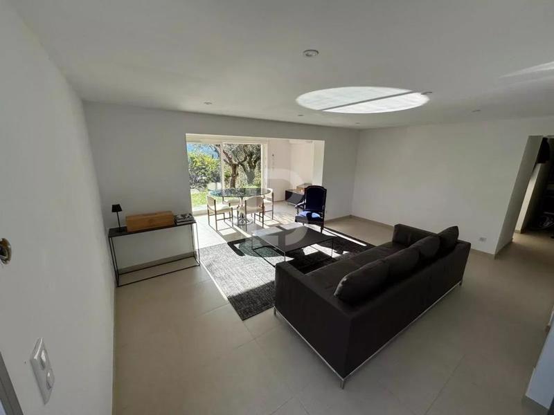 Villa - 260 m² - 8 pièces