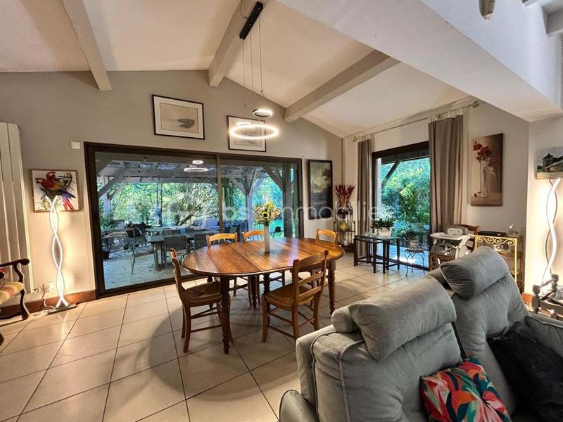 Maison - 208 m² - 6 pièces