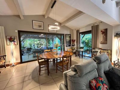 Maison - 208 m² - 6 pièces