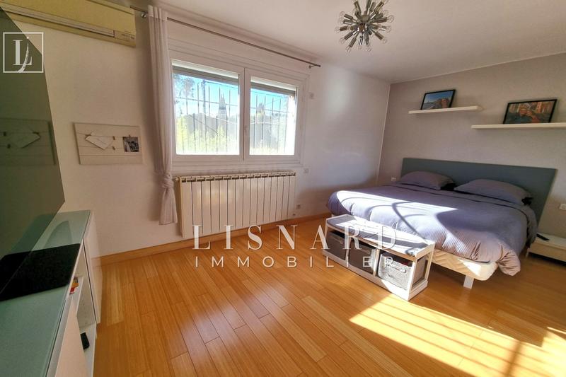 Maison - 180 m² - 5 pièces