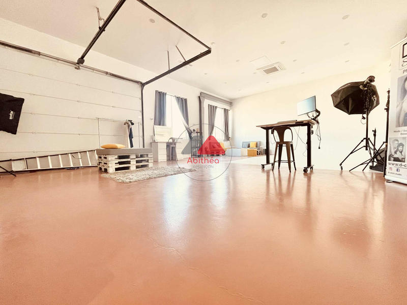 Local commercial - 212 m² - 6 pièces