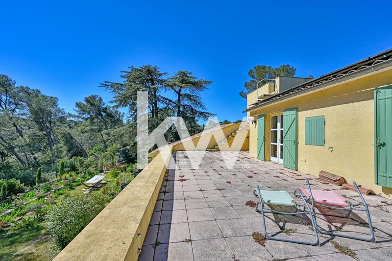 Maison - 285 m² - 8 pièces