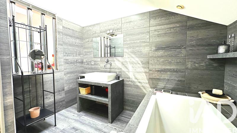 Maison - 184 m² - 11 pièces