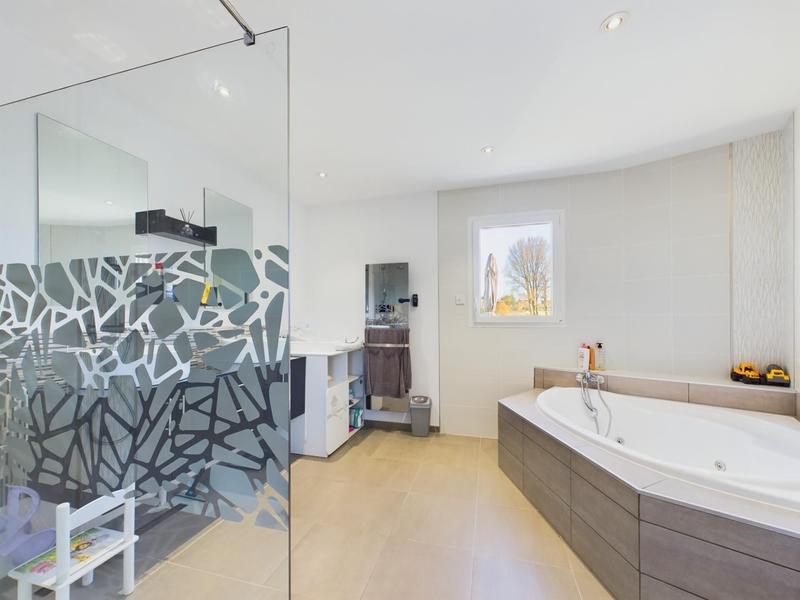 Maison - 184 m² - 5 pièces