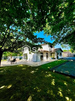 Maison - 180 m² - 7 pièces