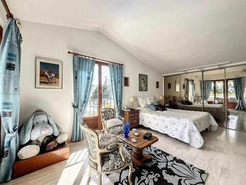 Villa - 320 m² - 10 pièces