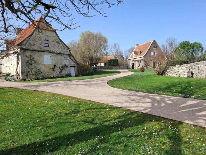 Maison - 760 m² - 22 pièces