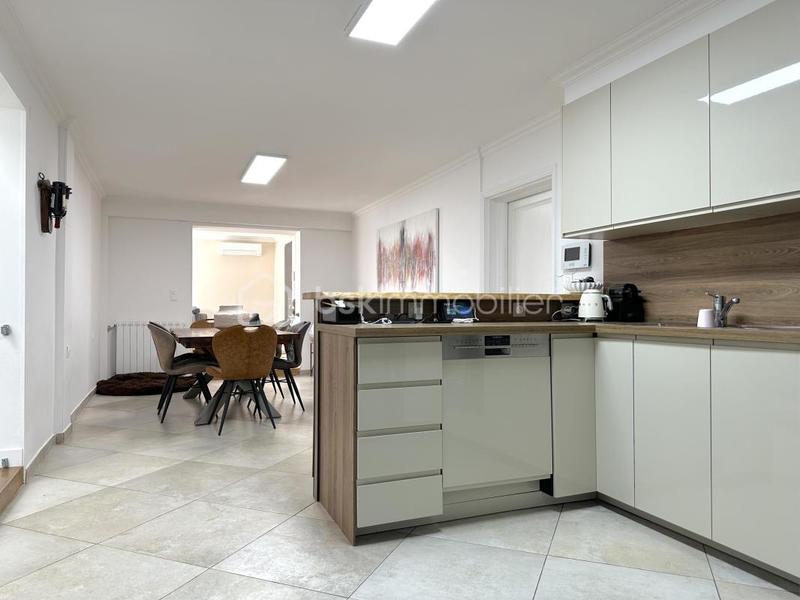 Maison - 215 m² - 9 pièces