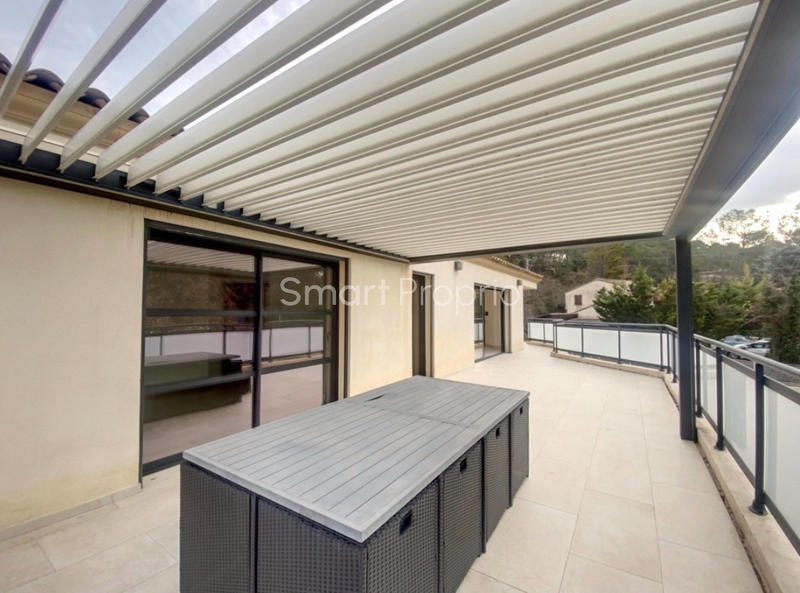 Propriété - 250 m² - 6 pièces