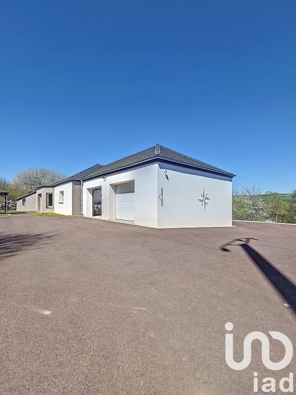 Maison - 303 m² - 8 pièces