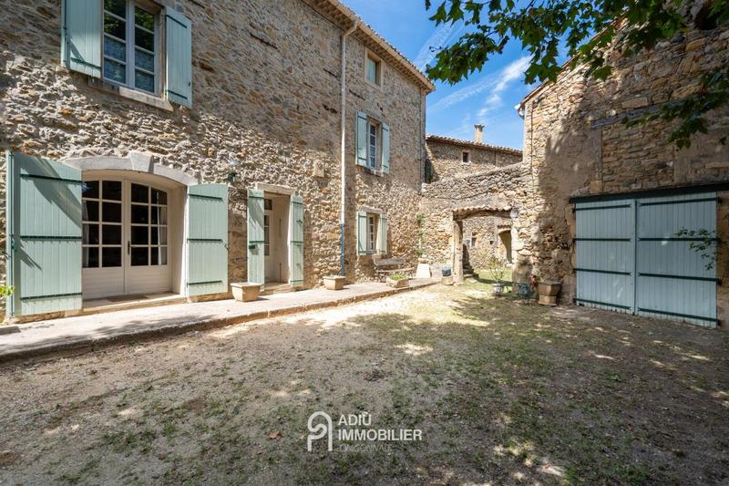 Mas - 635 m² - 20 pièces