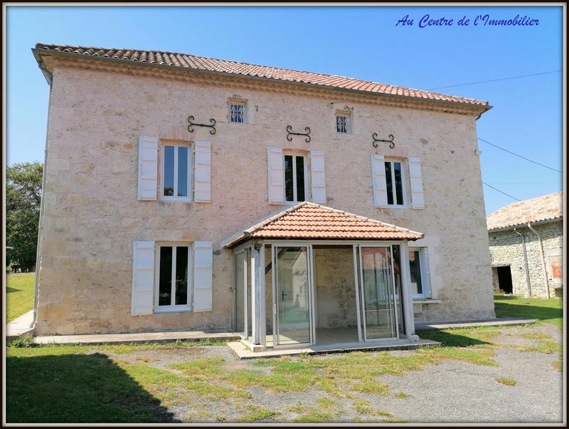 Maison - 228 m² - 4 pièces