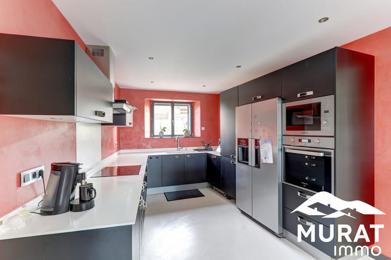 Maison - 220 m² - 7 pièces