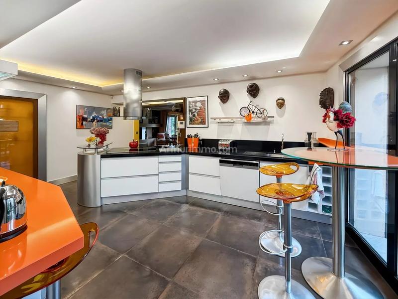 Maison - 291 m² - 9 pièces