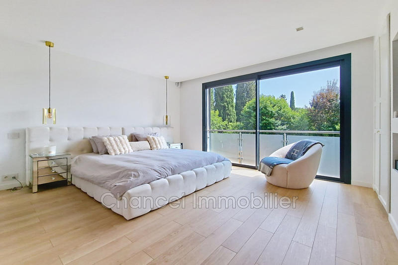 Demeure - 241 m² - 7 pièces