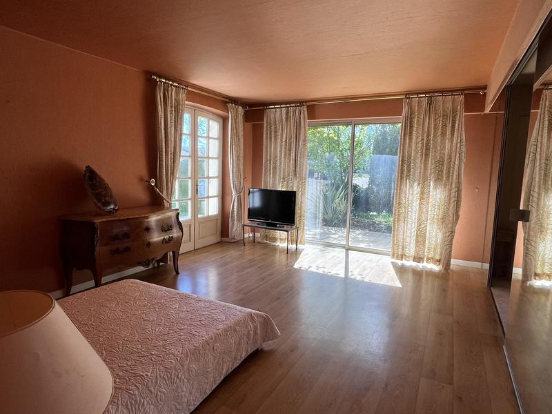 Maison traditionnelle - 300 m² - 7 pièces