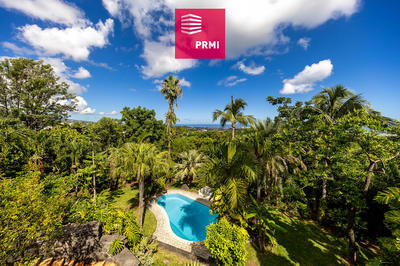 Maison - 245 m² - 7 pièces