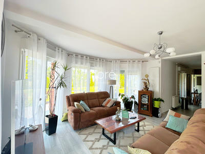 Maison contemporaine - 247 m² - 7 pièces