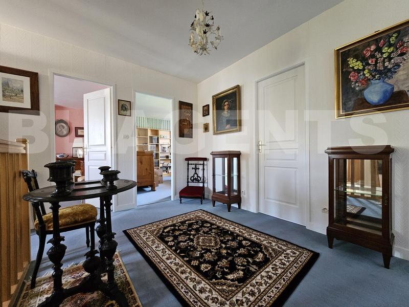 Maison traditionnelle - 157 m² - 7 pièces