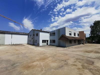 Entrepôt - 215 m² - 1 pièce