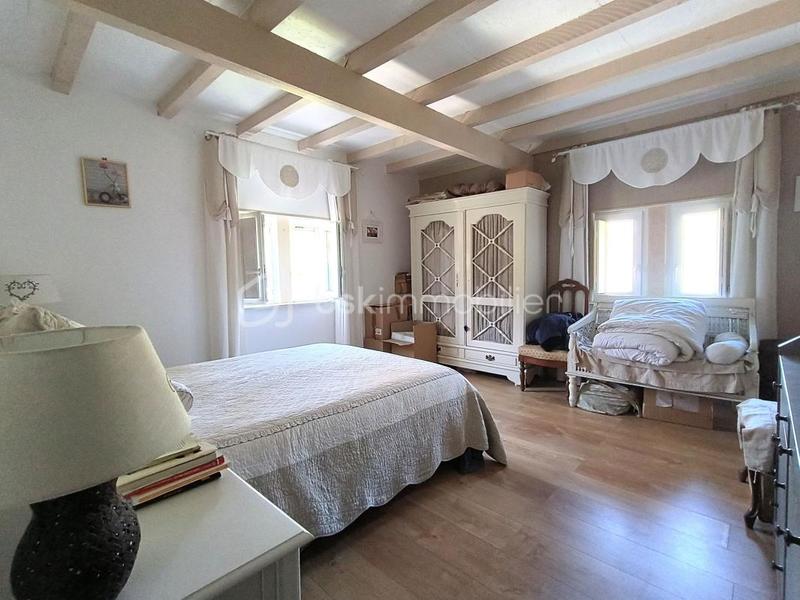 Maison - 185 m² - 8 pièces