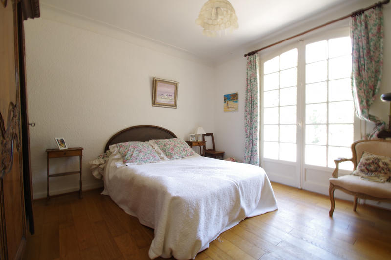 Maison - 307 m² - 10 pièces