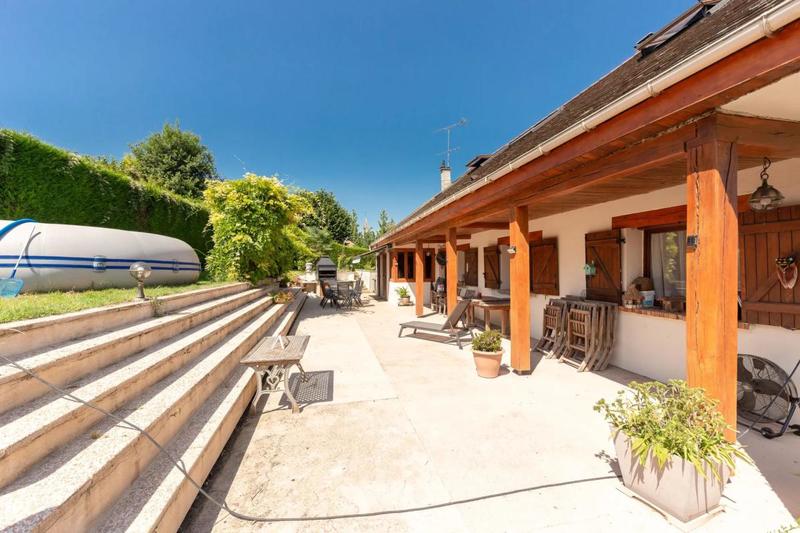 Maison - 260 m² - 6 pièces