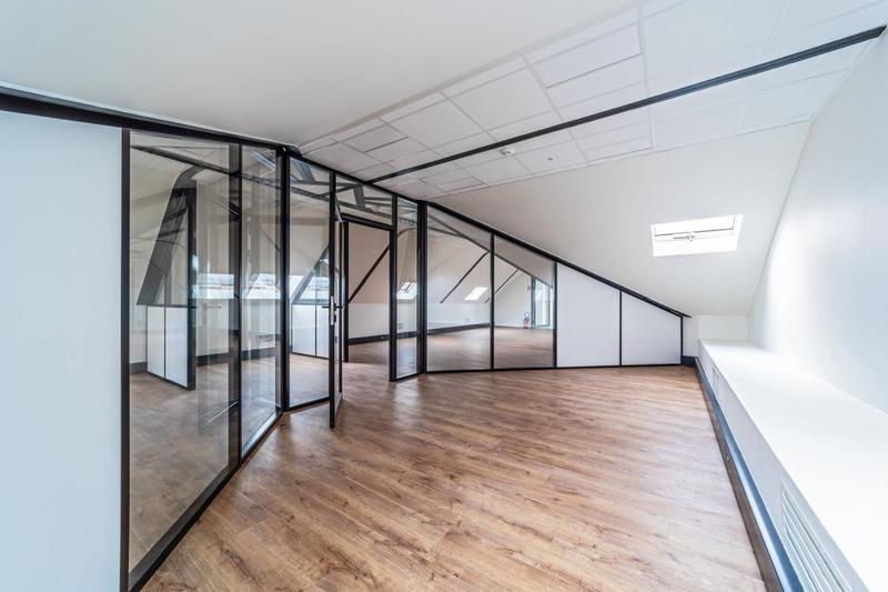 Bureau - 358 m² - 2 pièces