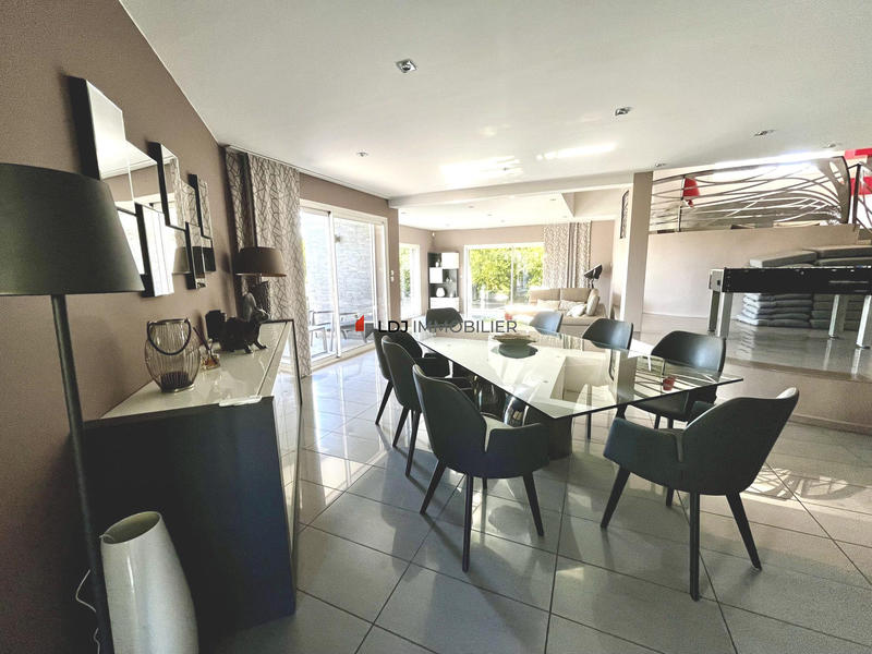 Maison contemporaine - 218 m² - 6 pièces