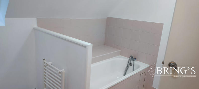 Maison - 225 m² - 9 pièces