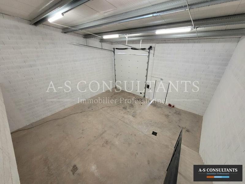 Local d'activité / Entrepôt - 155 m²