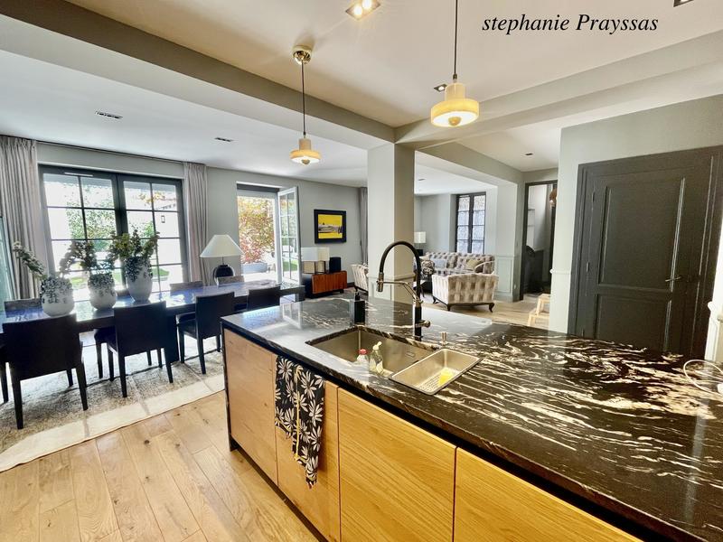 Maison de ville - 250 m² - 7 pièces