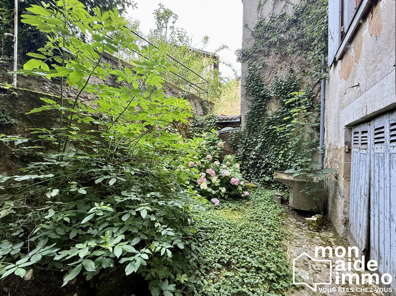 Maison - 300 m² - 12 pièces