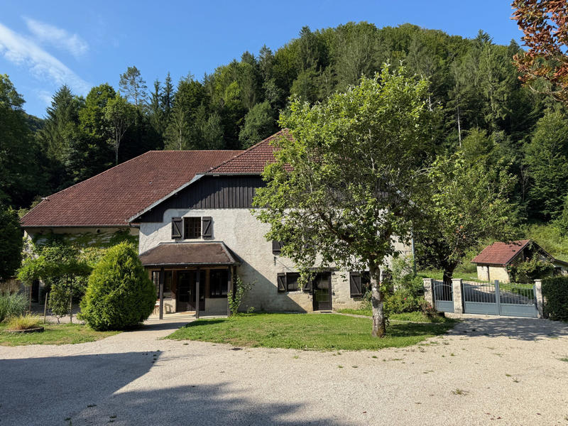 Propriété - 650 m² - 20 pièces